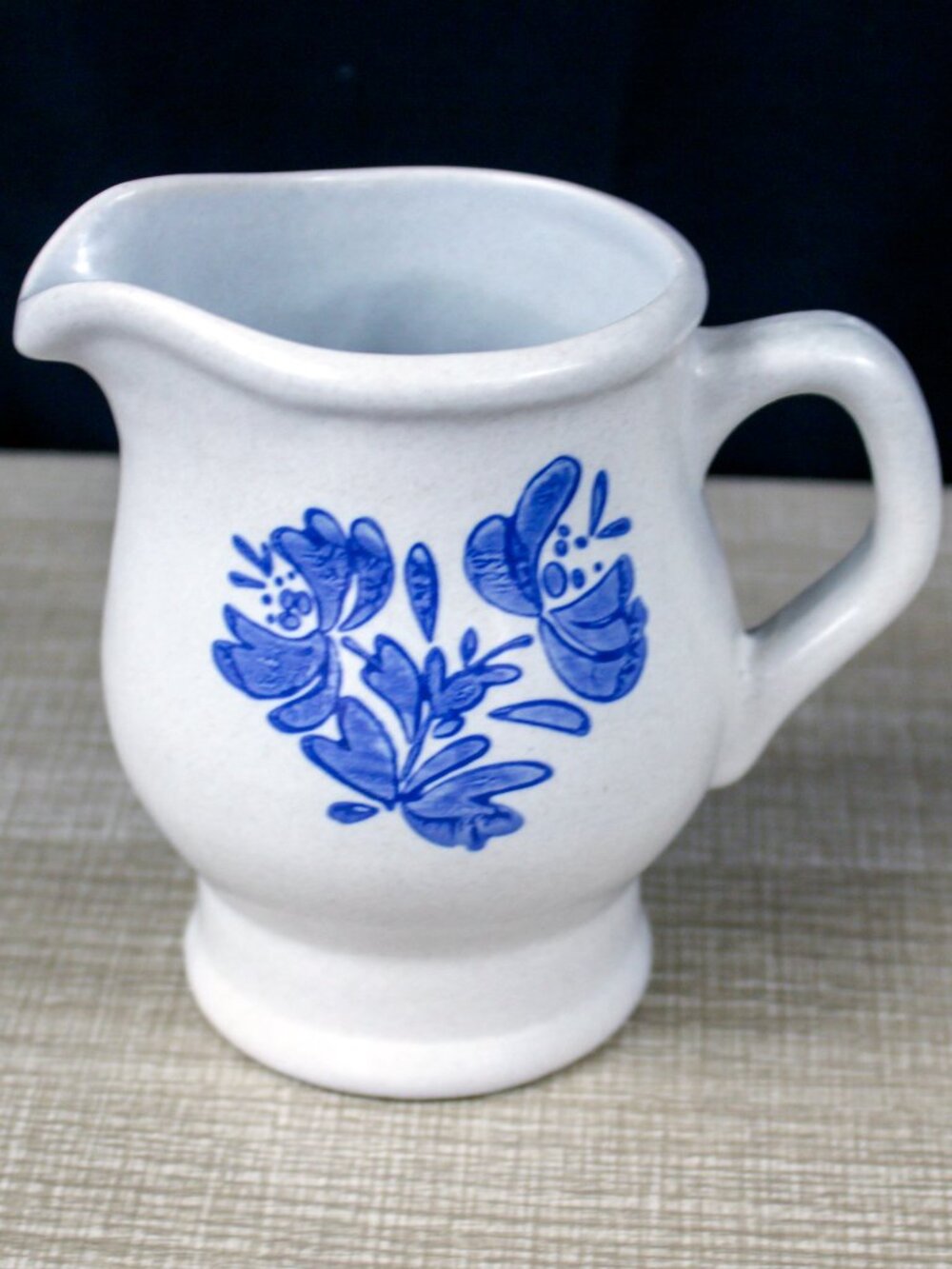 Pfaltzgraff Yorktowne Creamer Pitcher USA Stoneware Blue Floral Vintage 4.5"